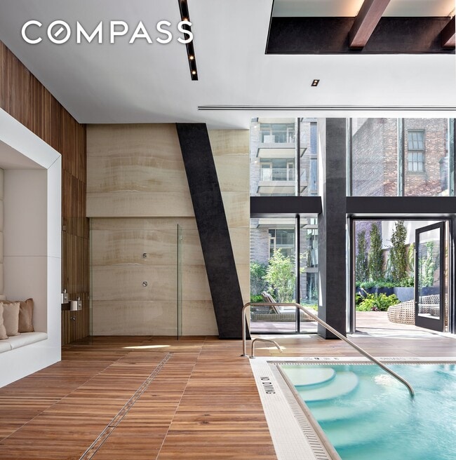 Building Photo - 505-513 W 43rd St