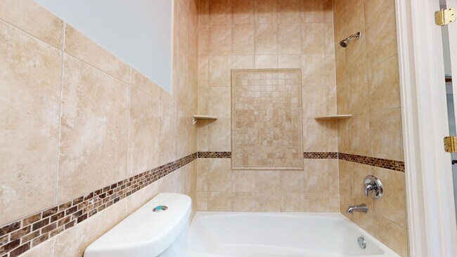 Building Photo - 5 Monitor St