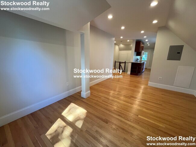 Building Photo - 90 Lyndhurst St