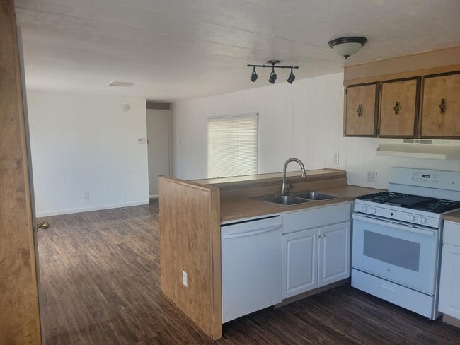 Primary Photo - 3 Bed 2 Bath