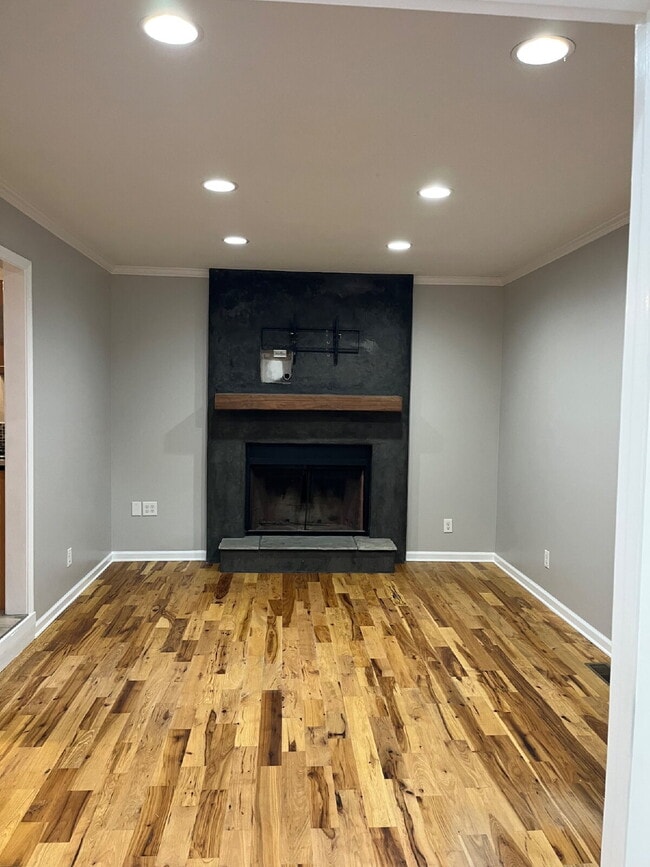 Building Photo - 232 New Sawyer Brown Rd
