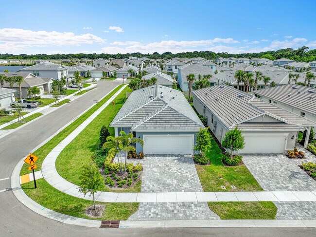 Building Photo - 4572 Nautilus Cir