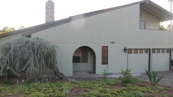 Building Photo - 1816 NW Lincoln St