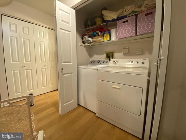 Building Photo - 240 Valley Stream Ln