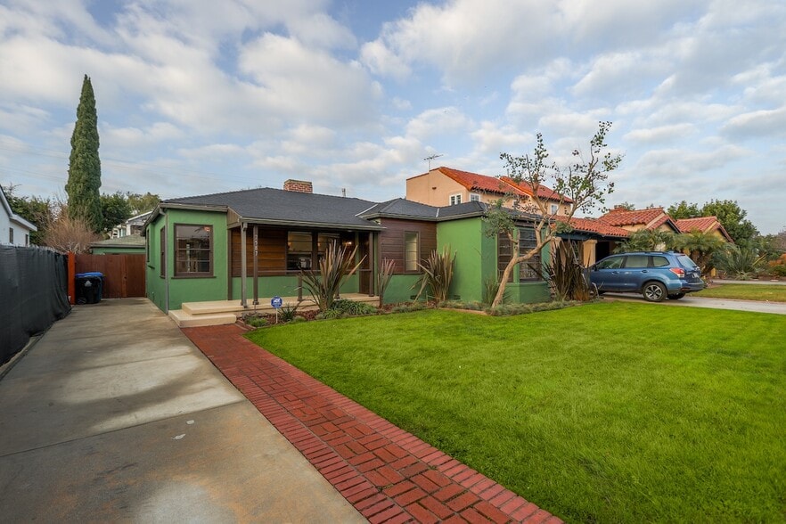 Building Photo - 2587 S Westgate Ave