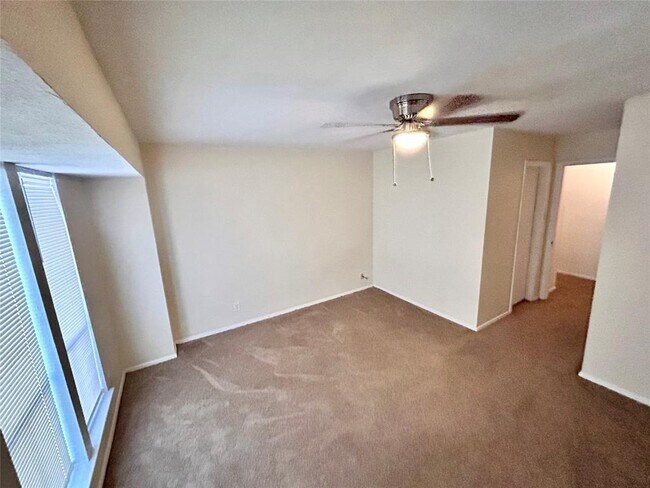 Building Photo - 10639 Sandpiper Dr