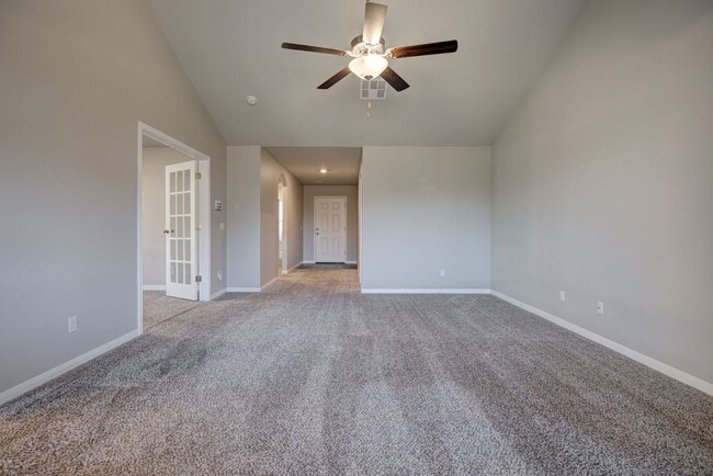 Building Photo - $500 Off the First Full Months Rent!!