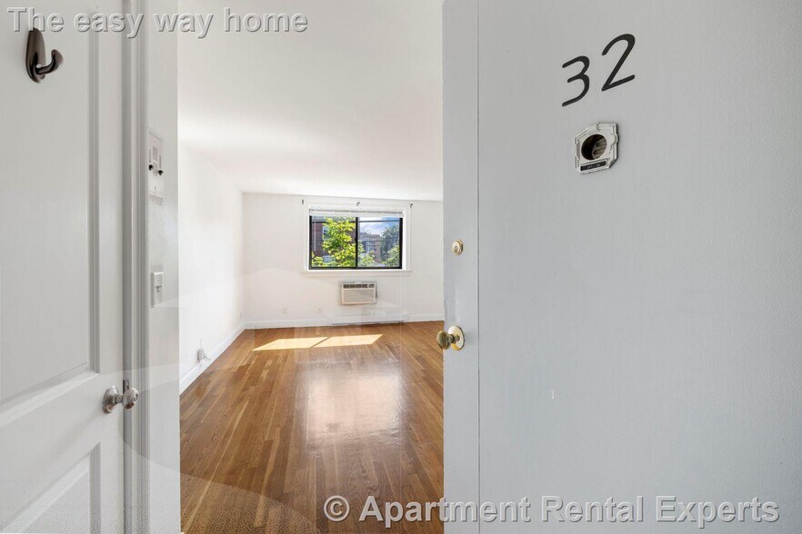 Building Photo - 134 Summer St