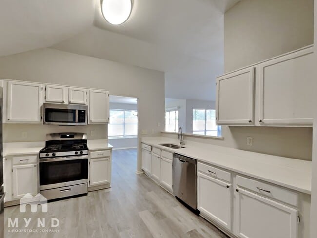 Building Photo - 4961 Briar Oaks Ln