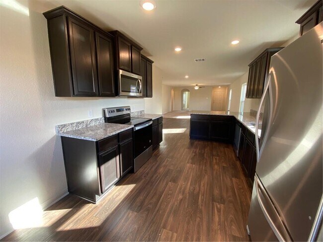 Building Photo - 401 Hyacinth Way