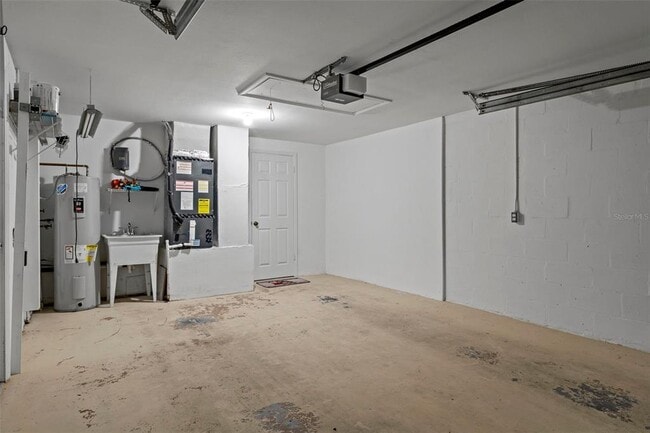 Building Photo - 7403 Populus Dr