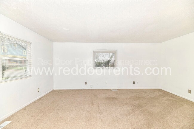 Building Photo - 5361 E Burgess Ave