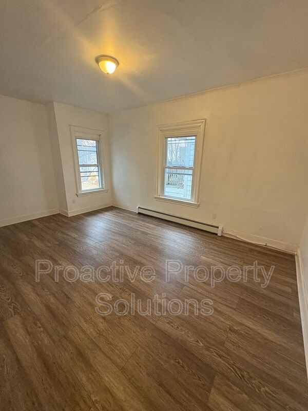 Building Photo - 415 S Main Ave