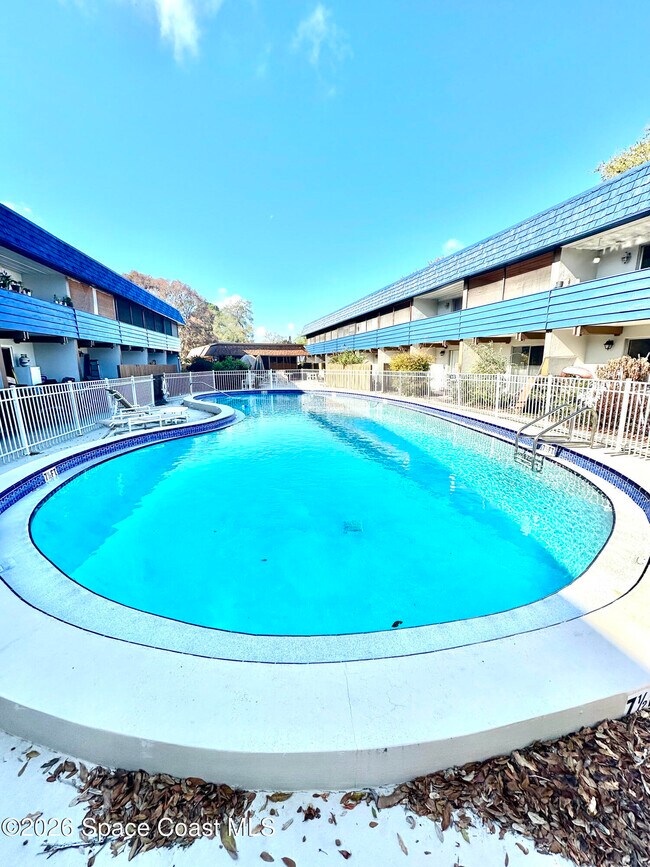 Building Photo - 2497 Country Club Dr