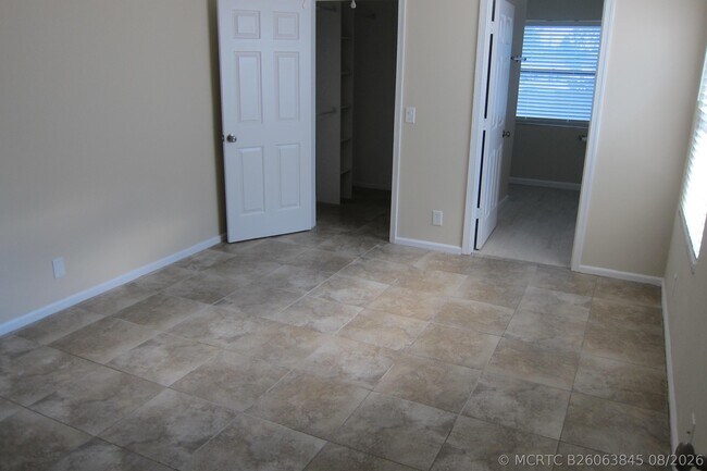 Building Photo - 1517 Woodbridge Lakes Cir