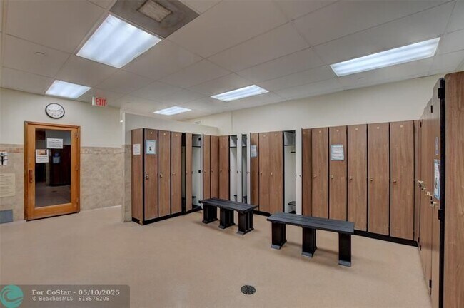 Building Photo - 476 Tilford V