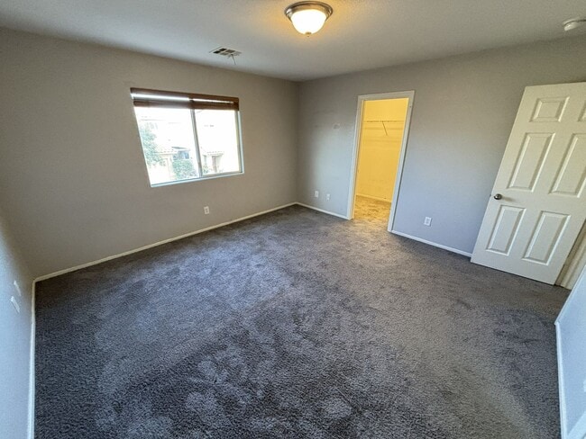 Building Photo - Gorgeous 3Bed/2.5Bath/2Car, 2-Story Home located in Spring Valley