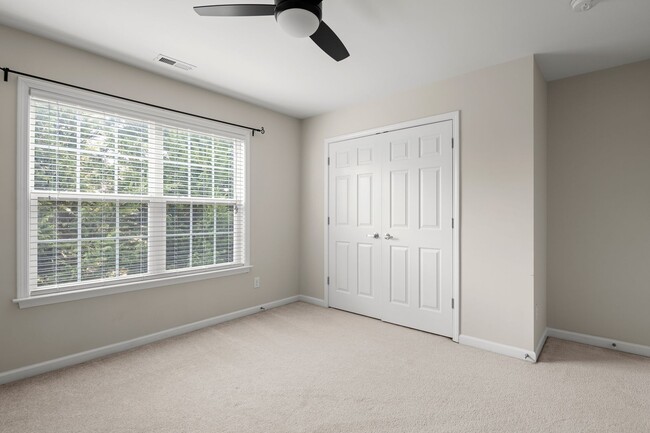 Building Photo - Wonderful Home in Arden