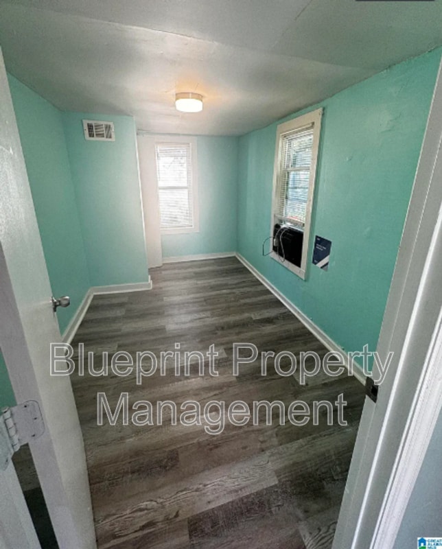 Building Photo - 3729 Pine Ave SW