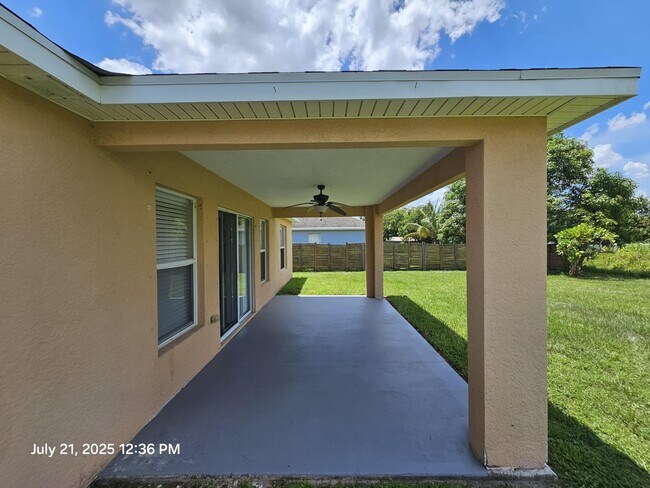 Building Photo - 2182 SW Idaho Ln