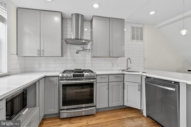 Building Photo - 741 Watkins St