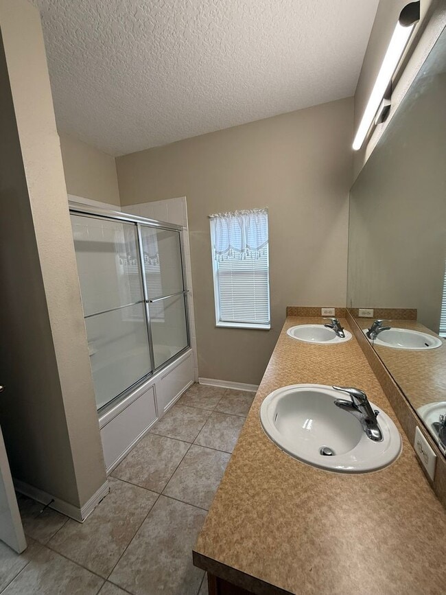 Building Photo - Chickasaw Place 3 Bedroom +Office or 4th B...