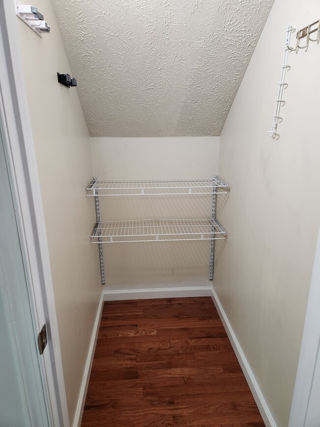 Building Photo - 28 Holler Rd