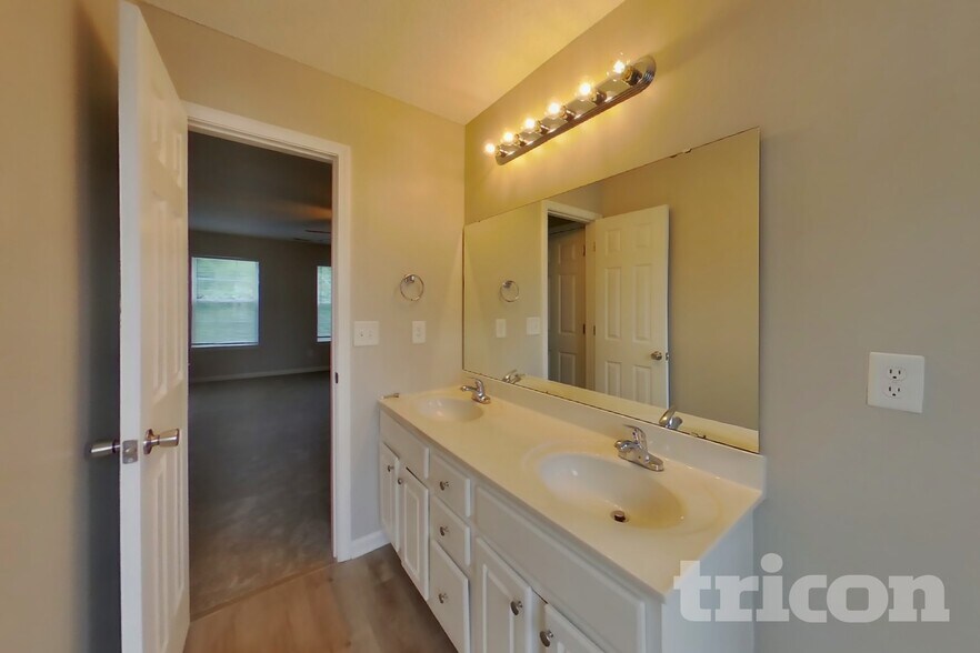 Building Photo - 324 Valley Heights Ln