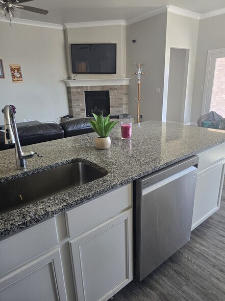 Building Photo - 1102 Canal St