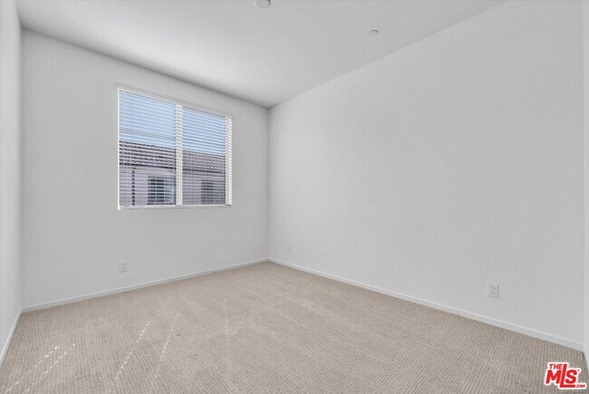 Building Photo - 4102 S Limecrest Paseo