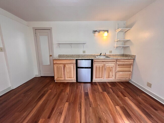 Building Photo - 509 Scenic Dr