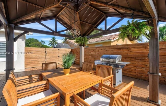 Building Photo - 7101 W Lake Dr