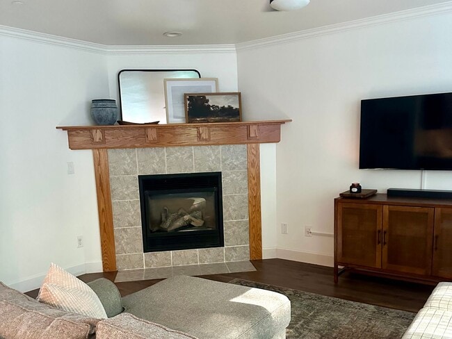 Building Photo - Beautiful upgrated 4 bedroom DuPont home w...