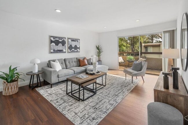 Building Photo - 280 Tradewinds Dr