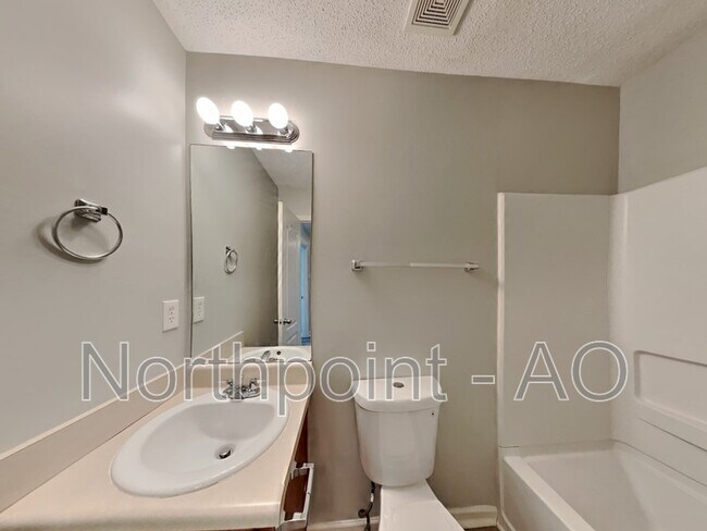 Building Photo - 8616 Thomas Ln