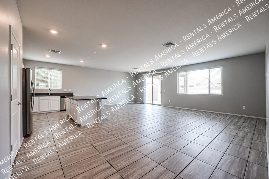 Building Photo - 1548 E Chaparral Pl