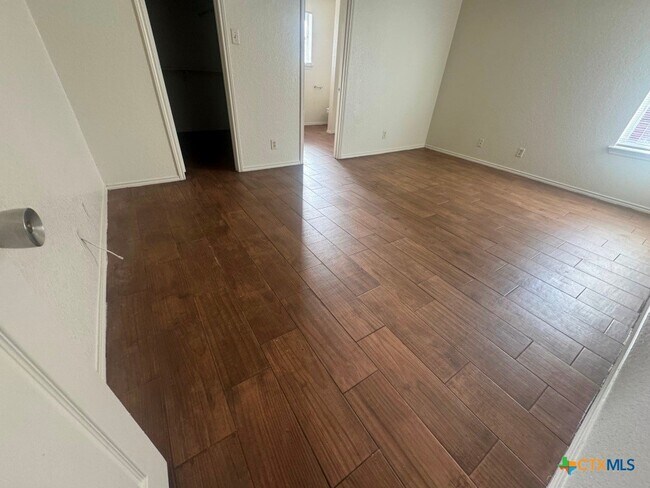 Building Photo - 3804 Captain Dr