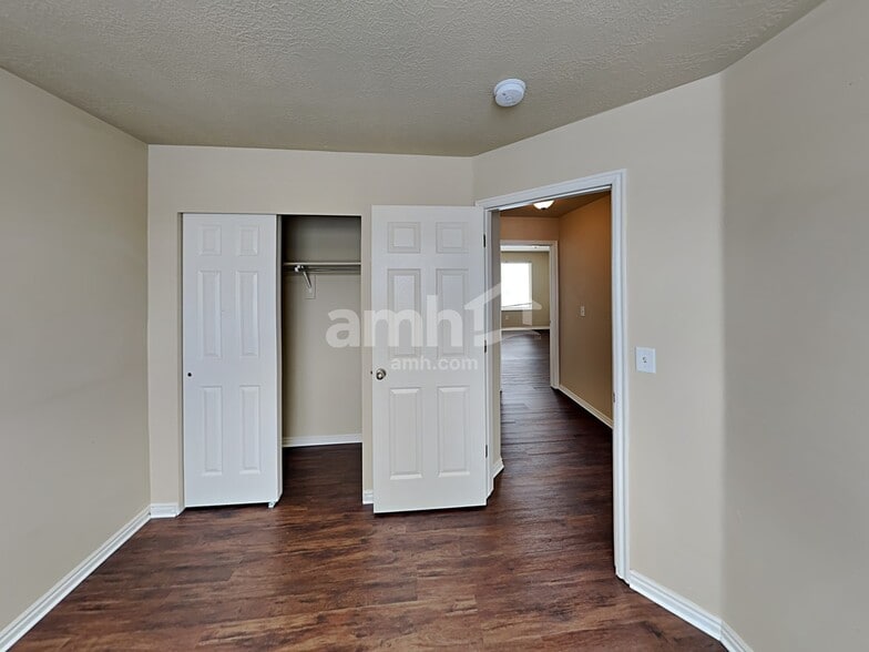 Building Photo - 981 Stonehenge Dr