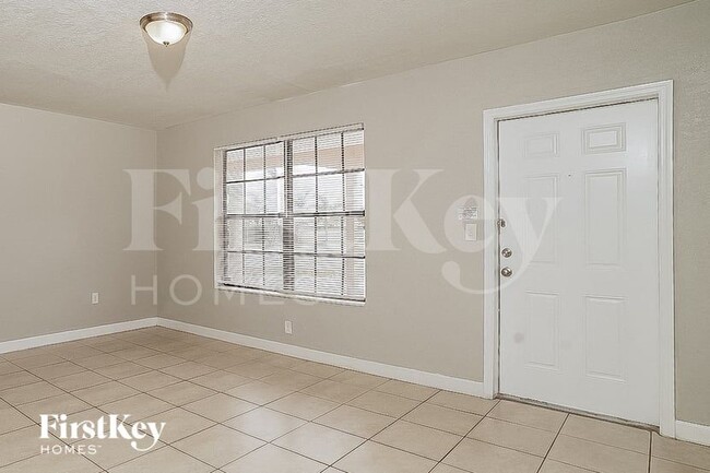 Building Photo - 1000 NE 211th Terrace