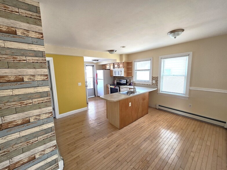 Building Photo - 41 Pine St