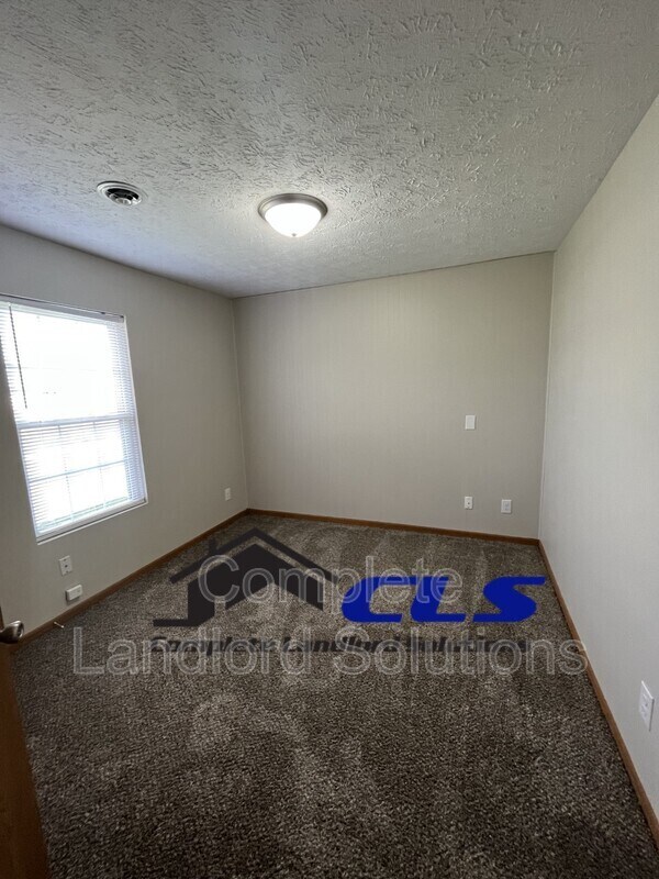 Building Photo - 558 College Ave