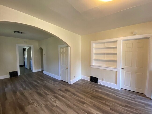Building Photo - 4 Bedroom Single Family Home VCL
