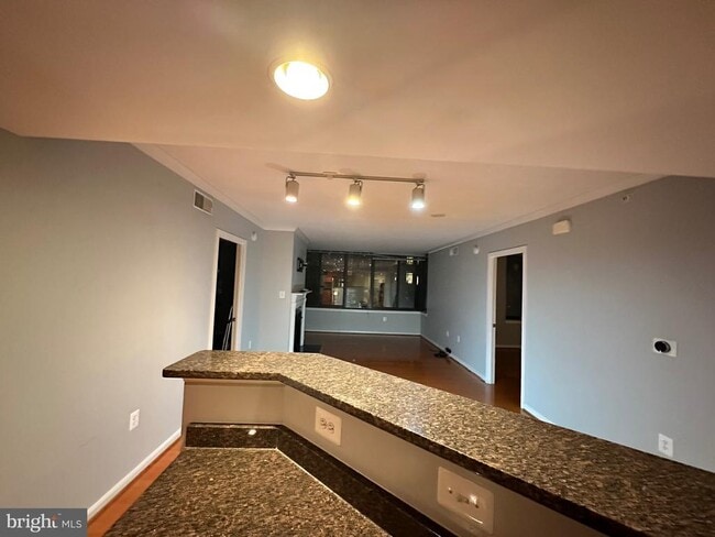 Building Photo - 2220 Fairfax Dr