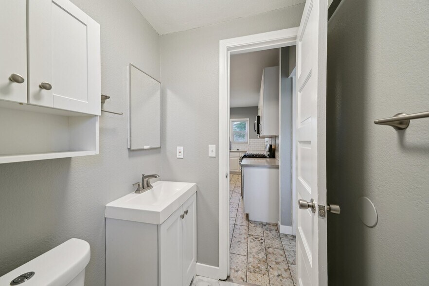 Building Photo - 379 W 19th St