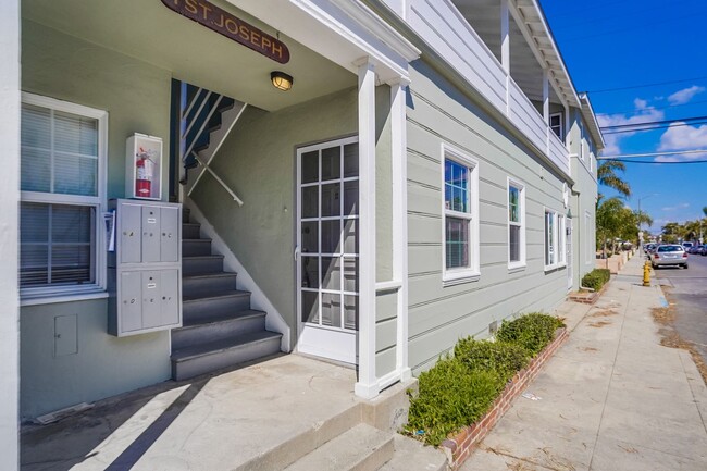 Building Photo - Beautifully Updated and Spacious 1B/1B in Belmont Shore!