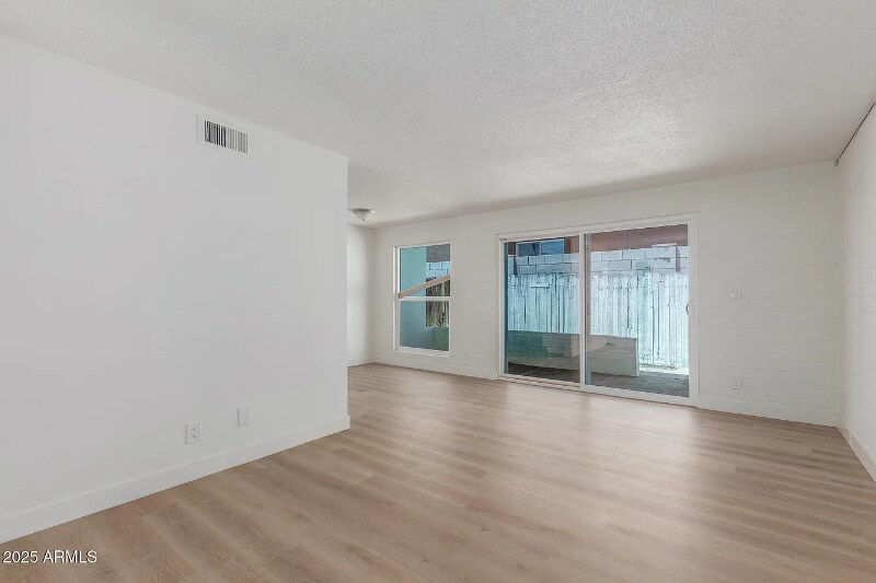 Building Photo - 4235 N 13th Pl