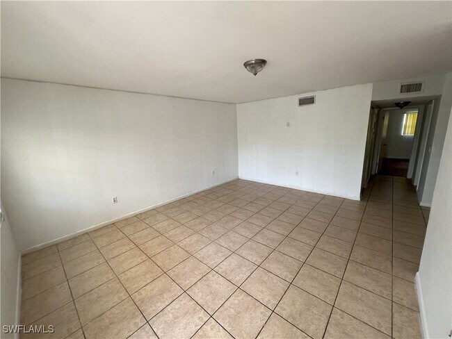 Building Photo - 4290 Gulfstream Dr