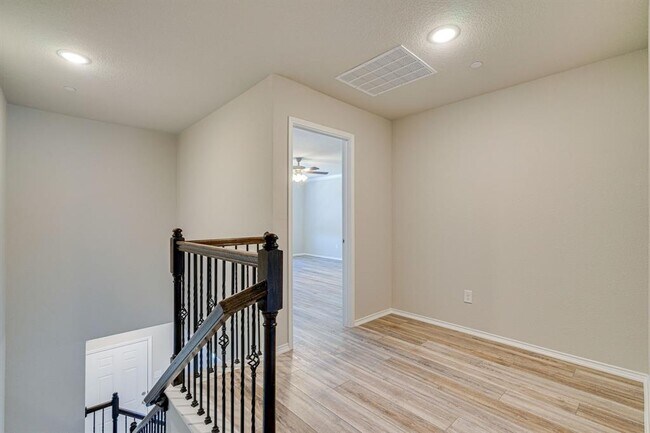 Building Photo - 3404 Becker Dr