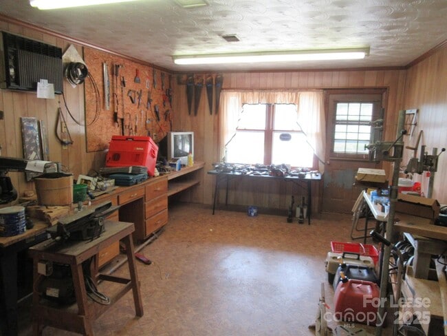 Building Photo - 1357 Beal Rd
