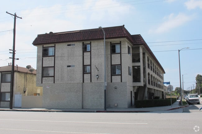 Primary Photo - 1568 W Carson St